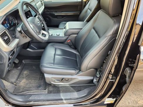 Used 2024 Ford Expedition XLT image 12