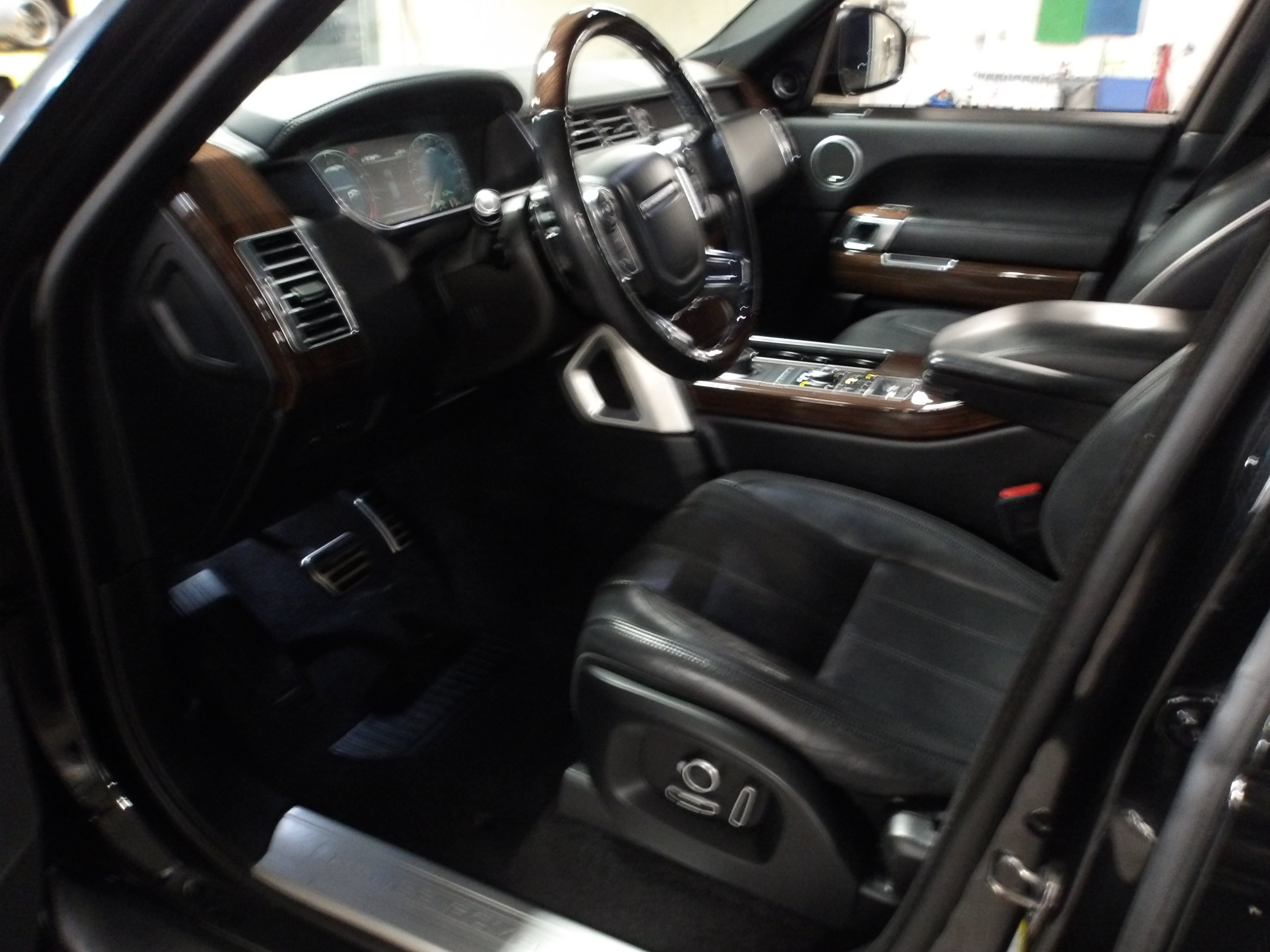 Used 2016 Land Rover Range Rover Supercharged AWD/4WD image 4