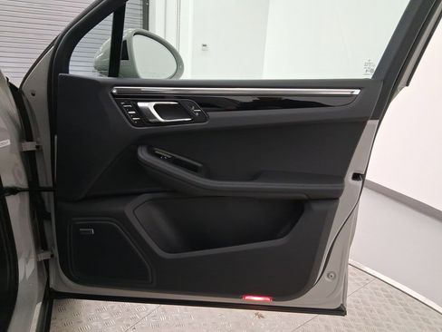 New 2026 Porsche Macan image 35