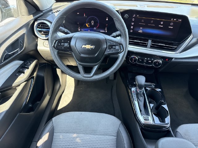 Used 2024 Chevrolet Trax LT FWD image 12