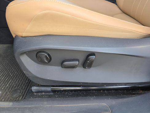 Used 2024 Volkswagen Tiguan SE image 15