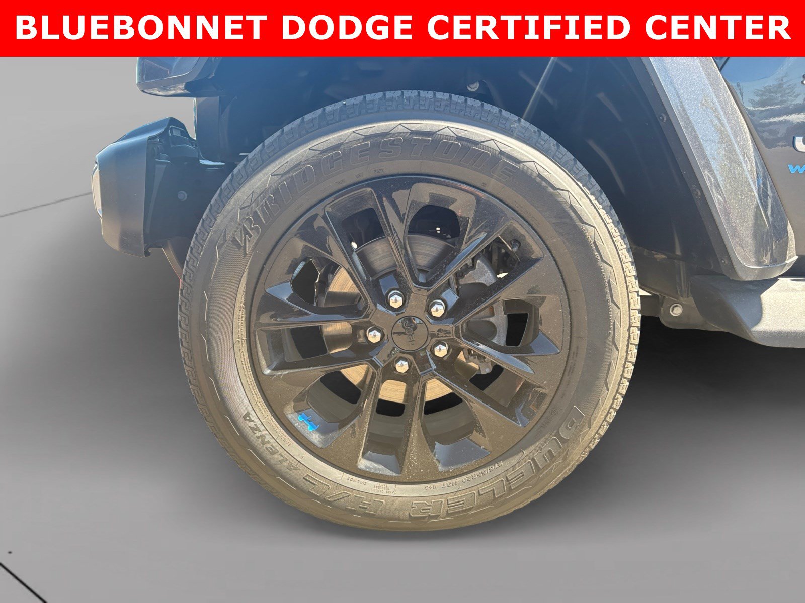 Used 2022 Jeep Wrangler Unlimited Sahara AWD/4WD image 9