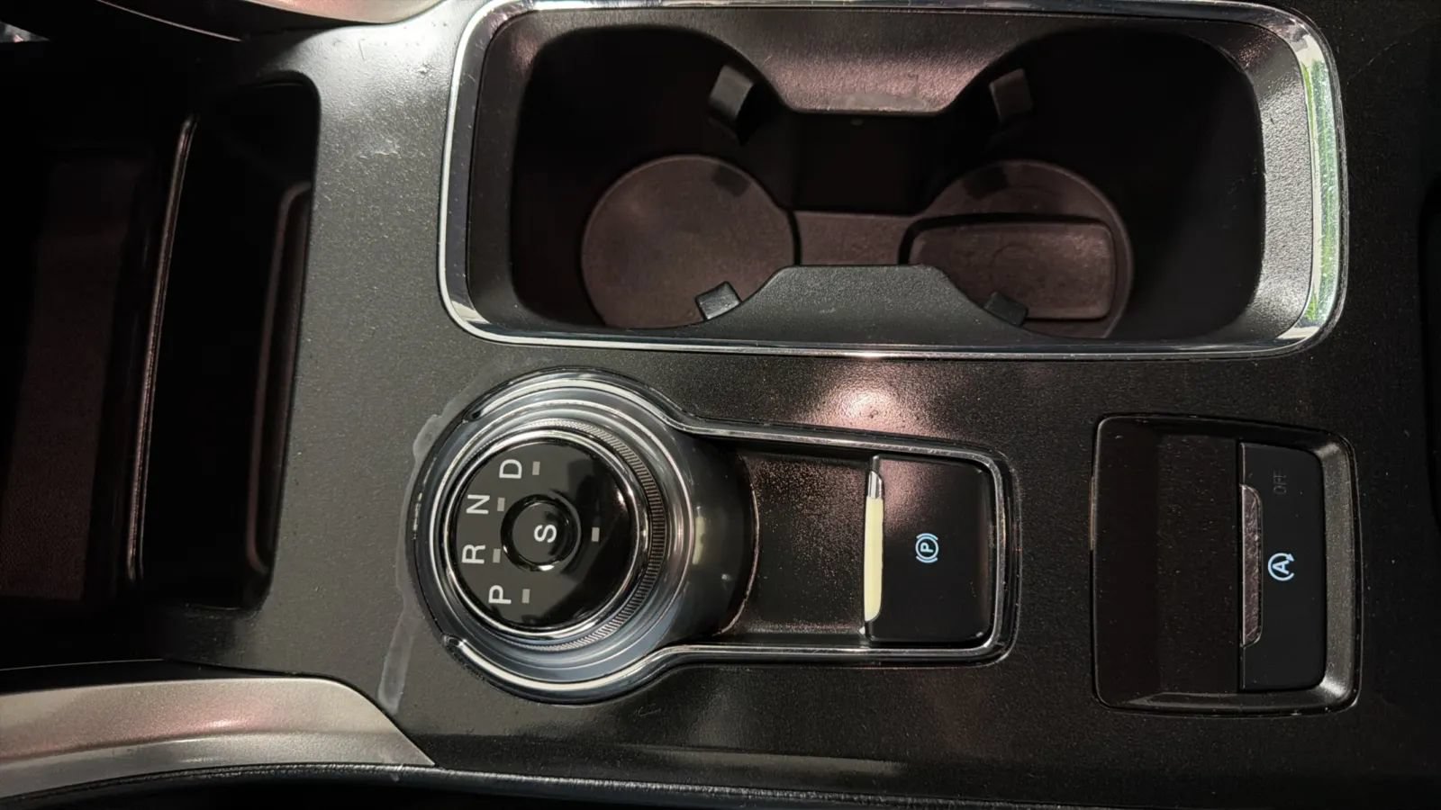 Used 2018 Ford Fusion SE w/ Fusion SE Technology Package FWD image 12