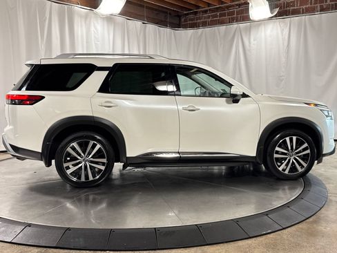 Used 2024 Nissan Pathfinder Platinum w/ Lighting Package (N93) AWD/4WD image 6