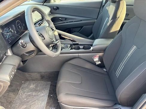 New 2025 Hyundai Elantra SEL image 13