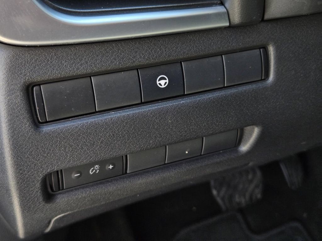 Certified 2023 Nissan Rogue SV FWD image 17