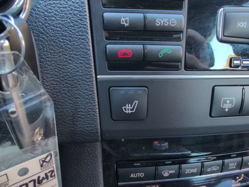 Used 2011 Mercedes-Benz E 350 Sedan image 3