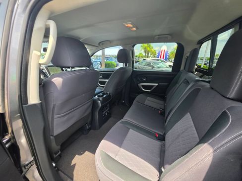 Used 2021 Nissan Titan SV w/ SV Convenience Package RWD image 10