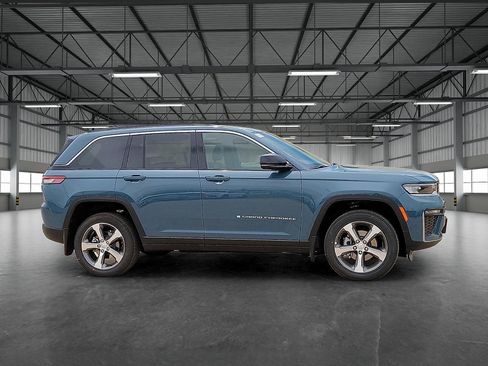 New 2026 Jeep Grand Cherokee Limited w/ MOPAR Finishing Package RWD image 5