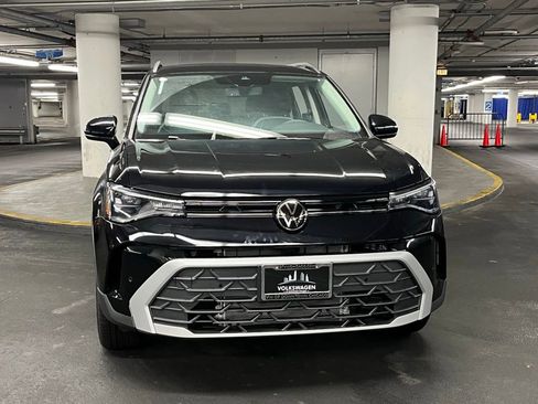 New 2025 Volkswagen Taos SE image 31