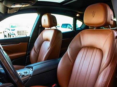 Used 2021 Maserati Levante image 33