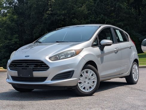 Used 2016 Ford Fiesta SE FWD image 3