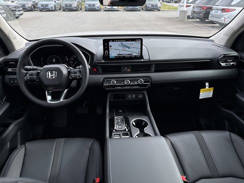 New 2025 Honda Pilot Touring image 18
