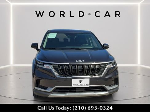 Used 2024 Kia Carnival EX image 8