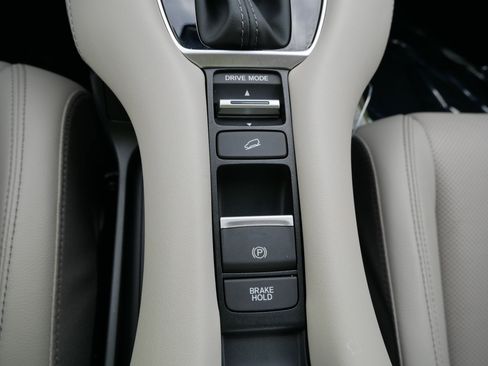 Certified 2024 Honda HR-V EX-L image 32