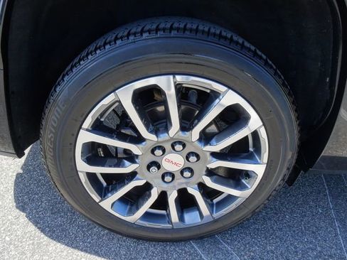 Used 2020 GMC Acadia Denali w/ Technology Package FWD image 39