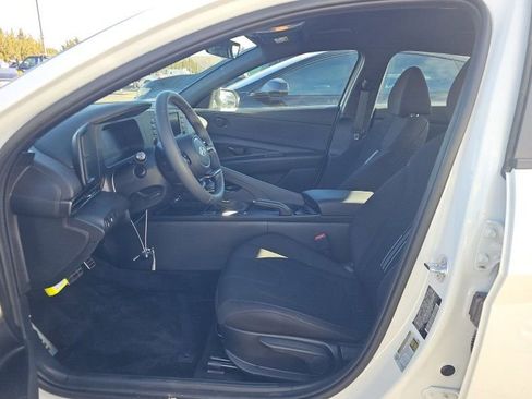 Used 2025 Hyundai Elantra Sport image 6