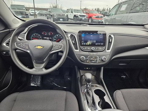 Used 2025 Chevrolet Malibu LS FWD image 25