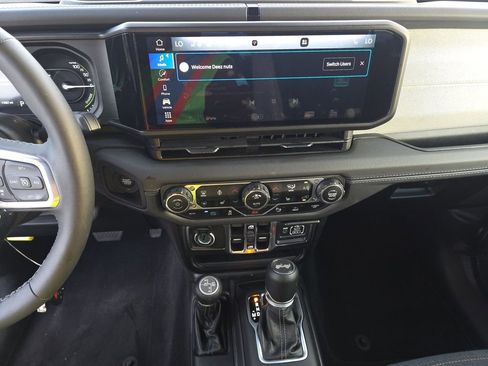 Used 2025 Jeep Wrangler Unlimited Sahara w/ Safety Group image 9