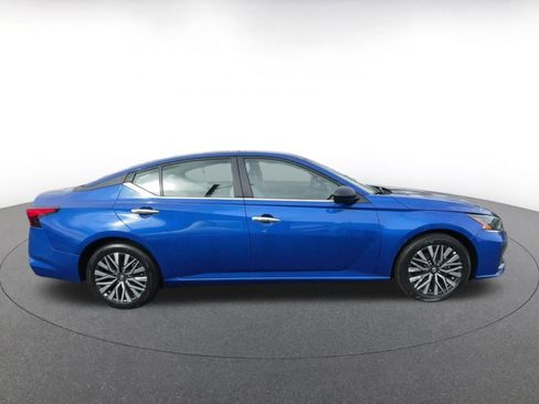 Used 2025 Nissan Altima 2.5 SV image 16