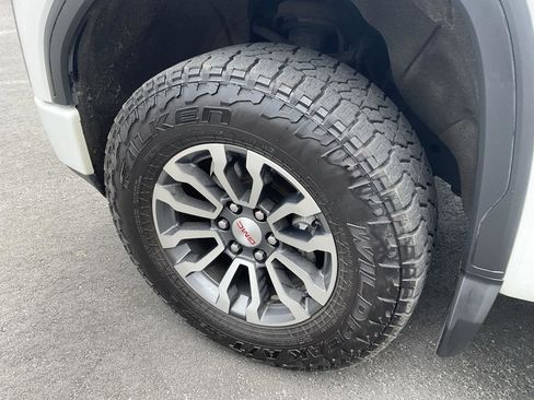 Used 2020 GMC Sierra 1500 AT4 w/ Driver Alert Package II AWD/4WD image 9