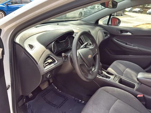 Used 2019 Chevrolet Cruze LT w/ LT Fleet Convenience Package FWD image 11