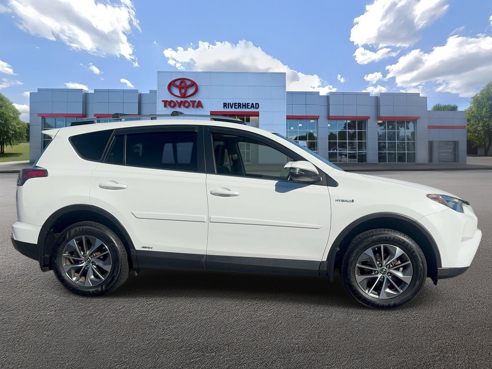 Used 2016 Toyota RAV4 XLE w/ Convenience Package AWD/4WD image 3