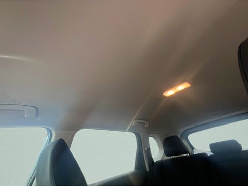 Used 2023 Nissan Rogue S AWD/4WD image 19