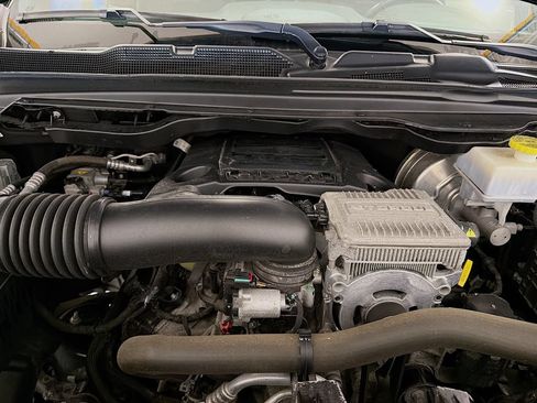 Used 2023 RAM 1500 Laramie AWD/4WD image 32