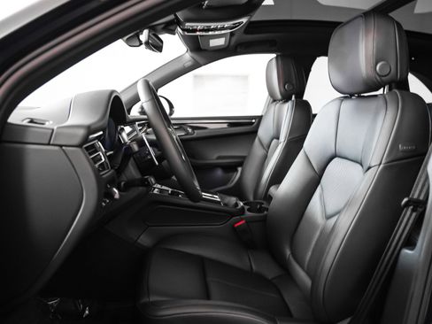 New 2026 Porsche Macan image 5