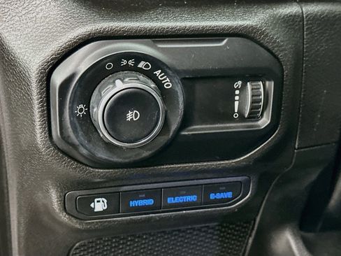 Used 2023 Jeep Wrangler Unlimited Sahara w/ Cold Weather Group AWD/4WD image 17