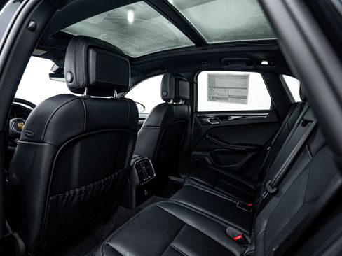 Certified 2025 Porsche Macan image 22