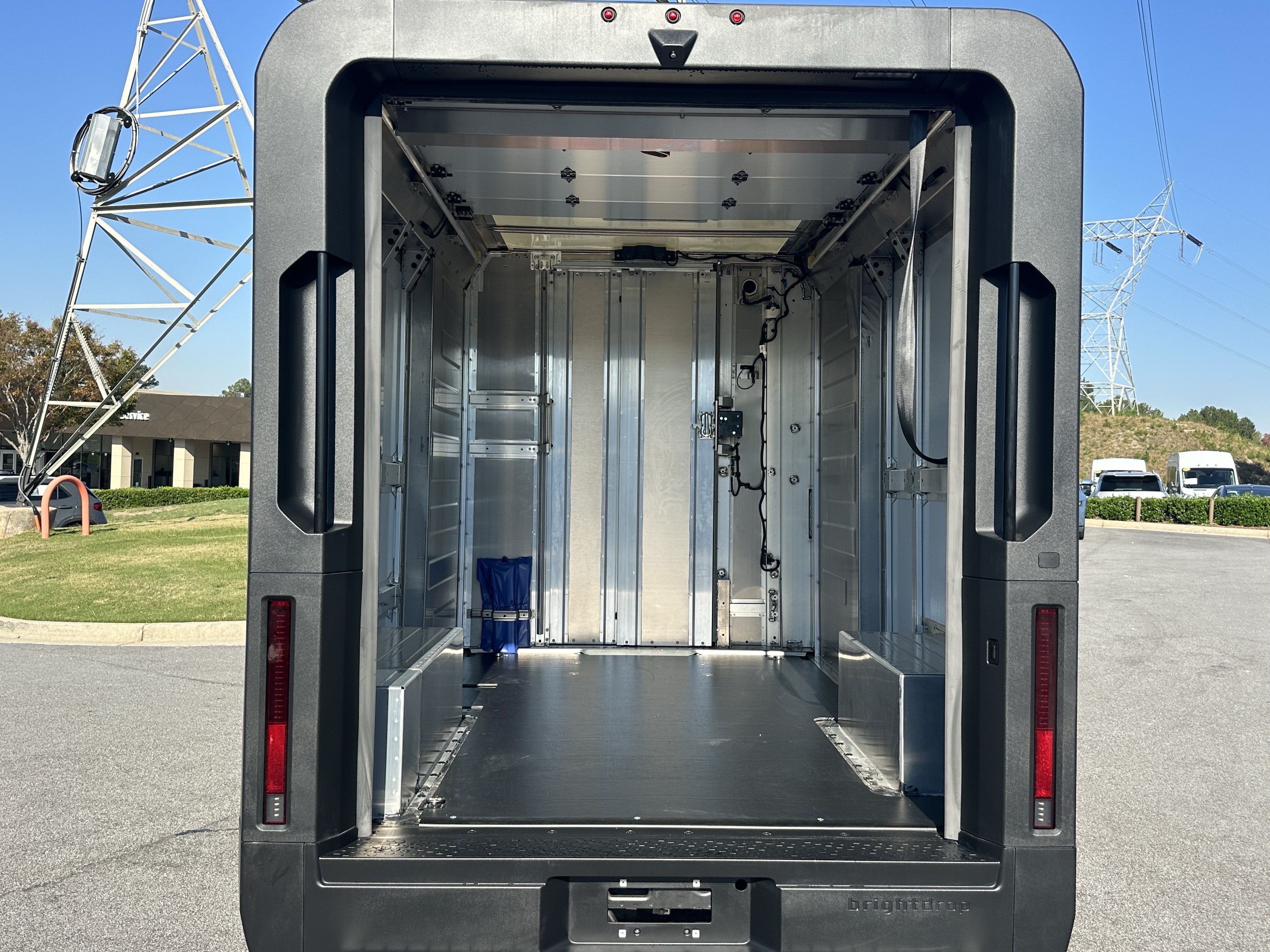 Used 2024 Chevrolet Brightdrop 400 w/ Commercial Equipment Package AWD/4WD image 16