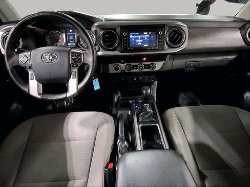 Used 2018 Toyota Tacoma SR5 AWD/4WD image 16