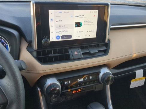 Used 2025 Toyota RAV4 XLE image 11