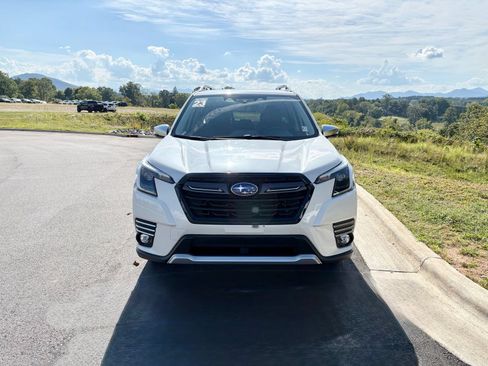 Used 2023 Subaru Forester Touring AWD/4WD image 2