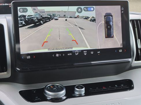 Used 2025 Ford Expedition Active image 20