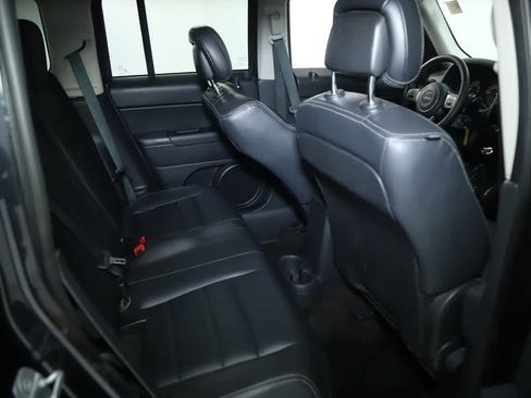 Used 2014 Jeep Patriot High Altitude FWD image 33