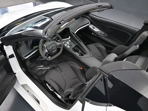 Used 2024 Chevrolet Corvette Stingray Convertible w/ Z51 Performance Package image 10