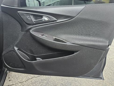 Used 2017 Chevrolet Malibu LT image 40