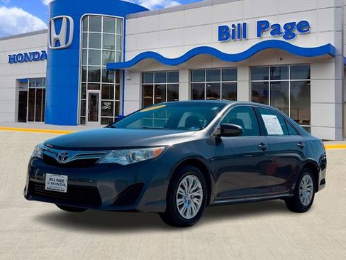 Used 2013 Toyota Camry LE FWD image 2