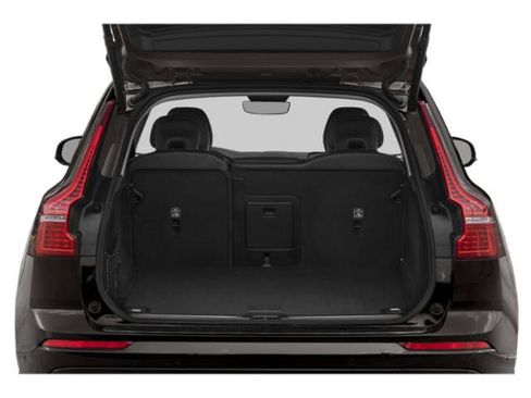 Used 2022 Volvo XC60 B5 Momentum image 8