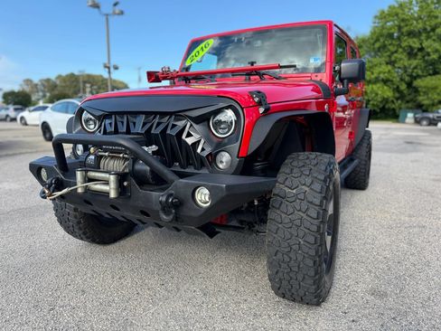 Used 2016 Jeep Wrangler Unlimited Sahara w/ Connectivity Group AWD/4WD image 19
