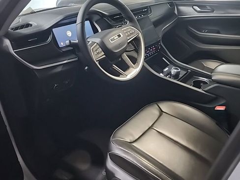 Used 2024 Jeep Grand Cherokee L Limited w/ Luxury Tech Group II image 6