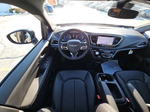 New 2026 Chrysler Pacifica Select image 27