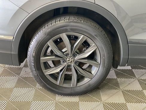 Used 2023 Volkswagen Tiguan SE image 18