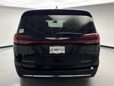 Used 2024 Chrysler Pacifica Limited FWD image 4