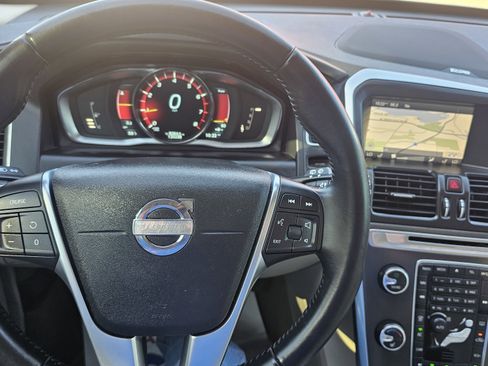 Used 2015 Volvo XC60 T5 Platinum image 45