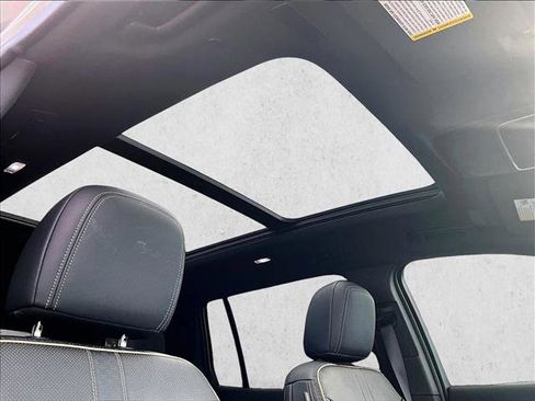 Certified 2025 Chevrolet Traverse High Country image 17