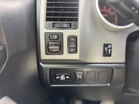 Used 2013 Toyota Tundra 2WD CrewMax w/ SR5 Pkg image 23